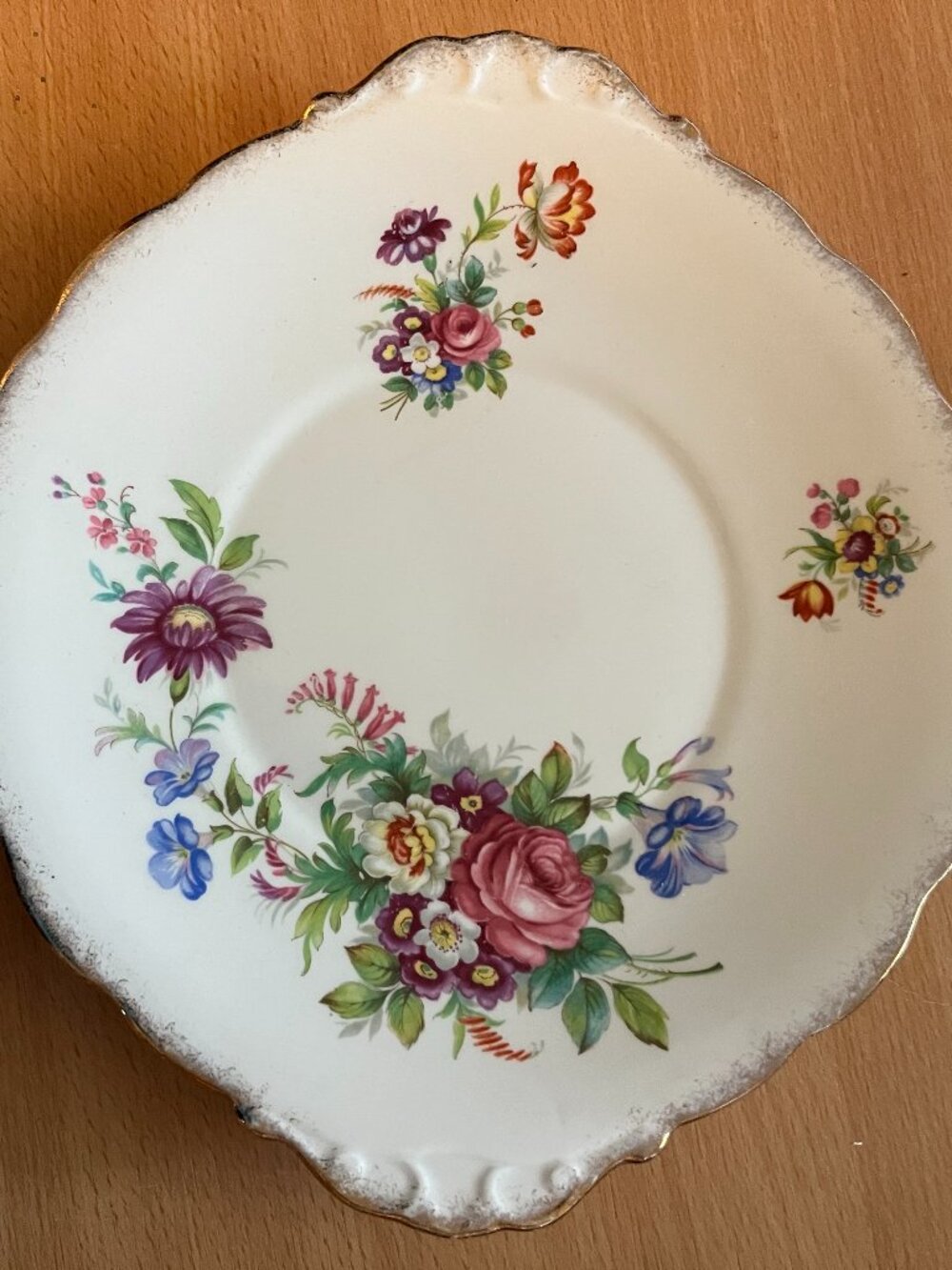 Vintage Roslyn China England floral plate with scalloped gold‑trimmed edge 9"